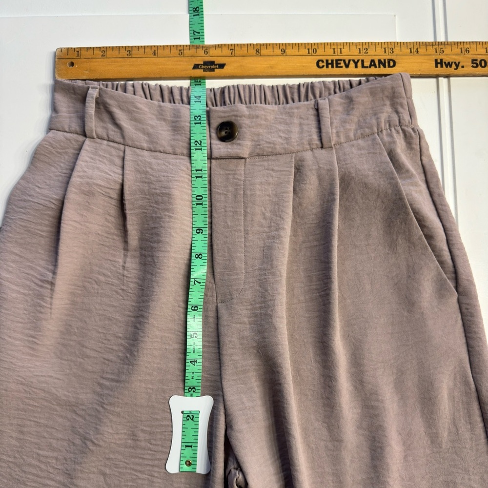 Milk & Honey Women’s Sz M Pink Taupe Wide Leg Satin Feel Pants Pleated Trousers - Picture 3 of 6